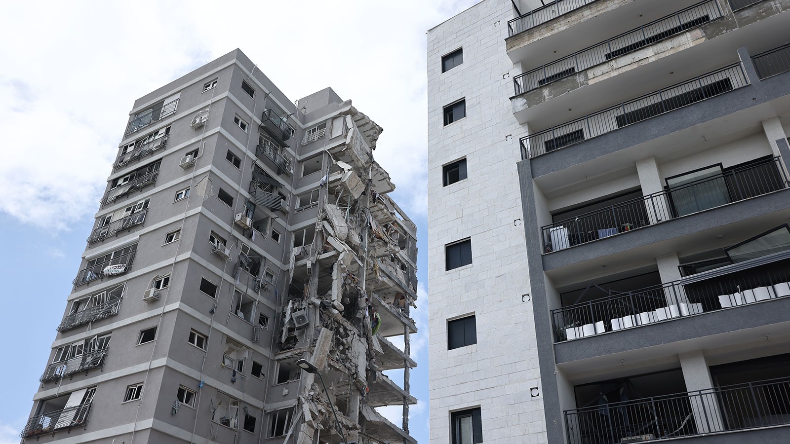22 des bâtiments endommagés par le missile iranien à Bat Yam, Israël, seront démolis de toute urgence