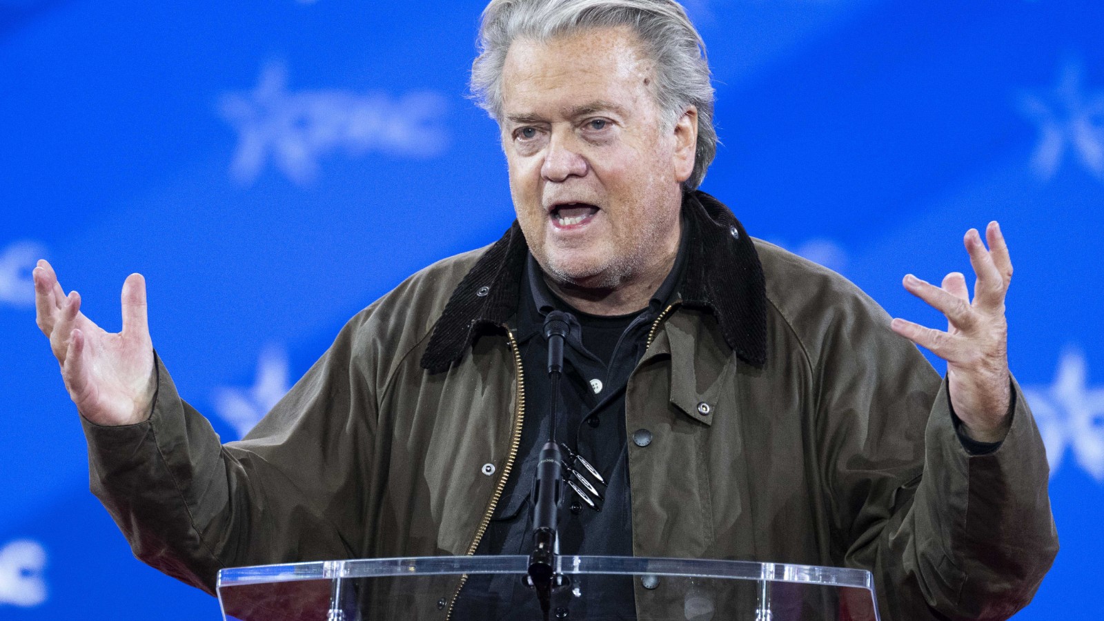 Avertissement difficile de Steve Bannon à Trump: "L'attaque contre l'Iran détruit les États-Unis"