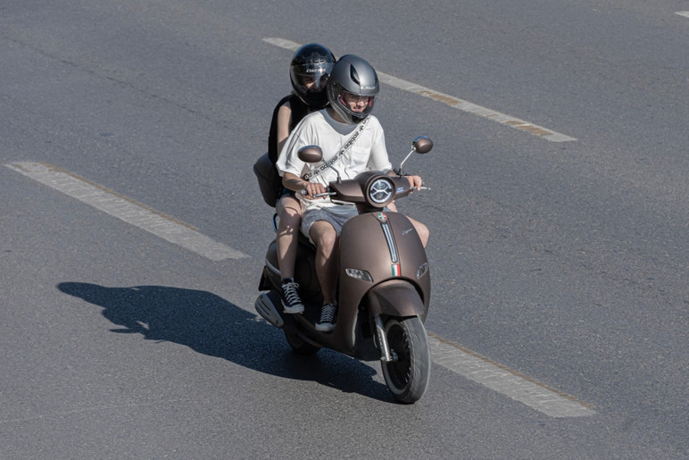 Le nombre de motos a passé les véhicules, les randonnées en carburant étaient efficaces - Image: 2
