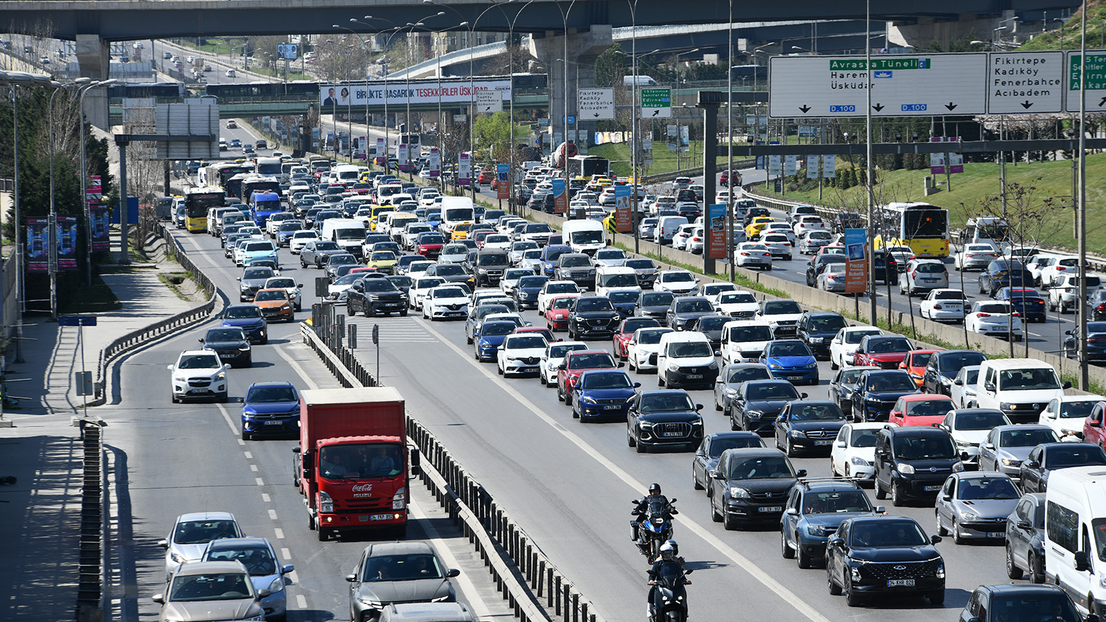 Le nombre de motos a réussi des véhicules, les randonnées en carburant étaient efficaces