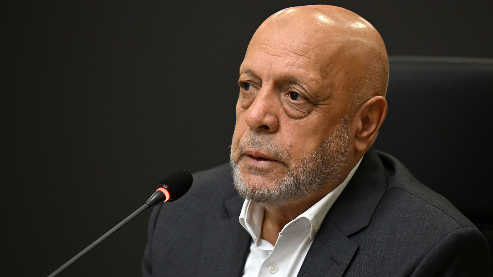 Hak-iş n'est pas satisfait de l'offre de randonnée au fonctionnaire