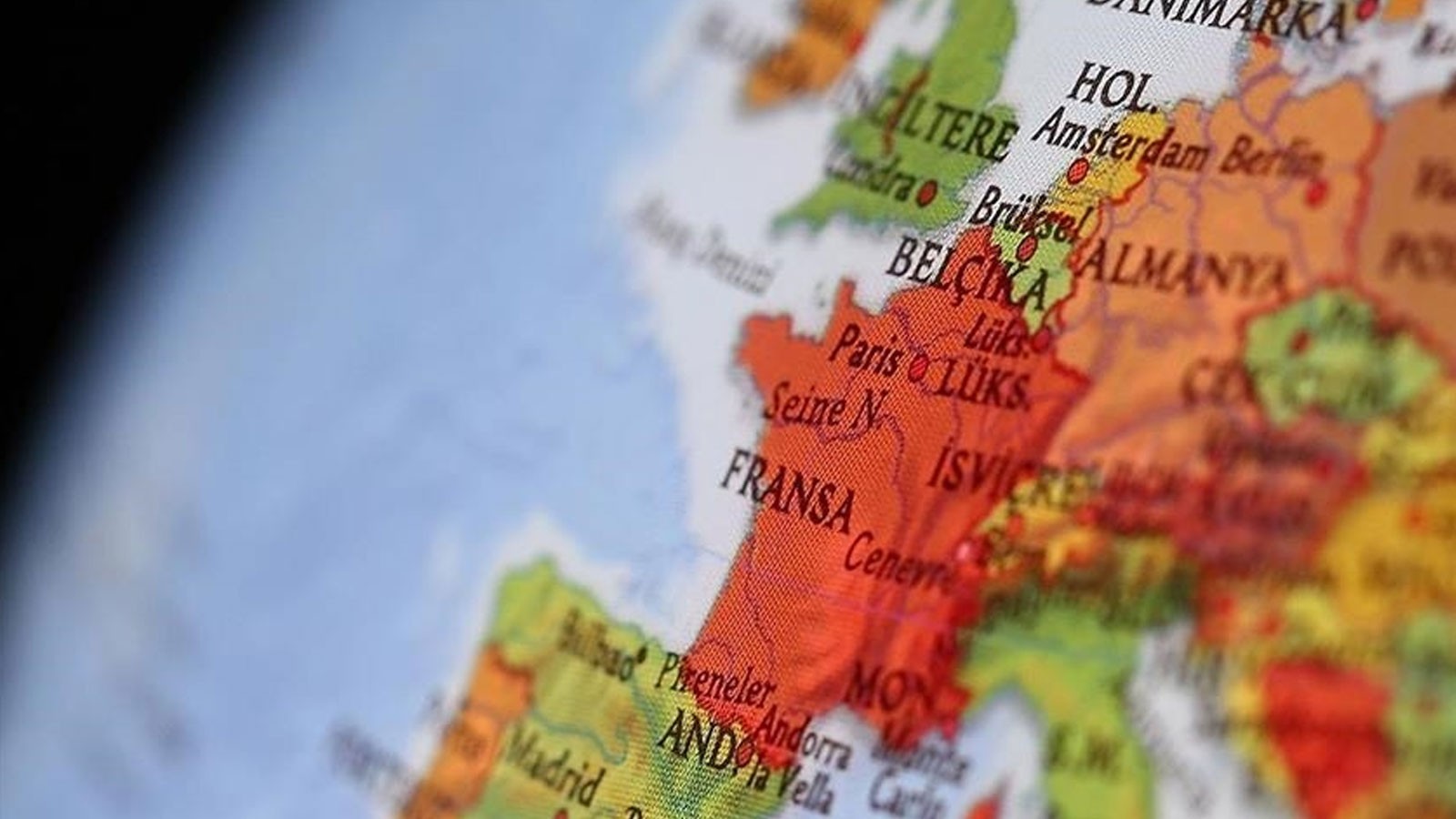 L'Angleterre et la France feront des recherches nucléaires conjointes, des exercices et des tests