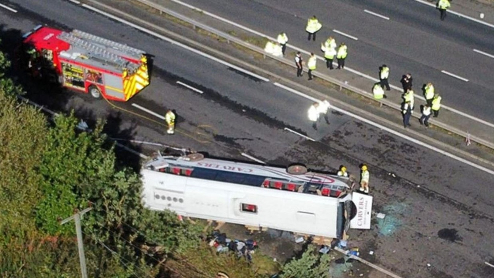 L'autobus scolaire renversé au Royaume-Uni: 1 mort, deux d'entre eux sont lourds 21 blessés