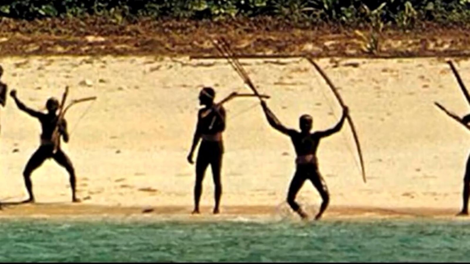 L'île la plus dangereuse du monde: les résidents essaient de tuer les visiteurs avec des flèches!