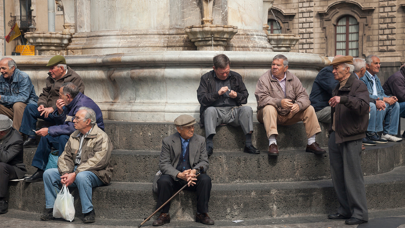 Solution de crise économique! Migration à la retraite vers les pauvres sud