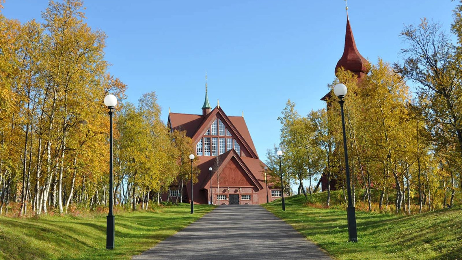 La Suède porte les 670 tonnes d'église en une seule pièce en une seule pièce