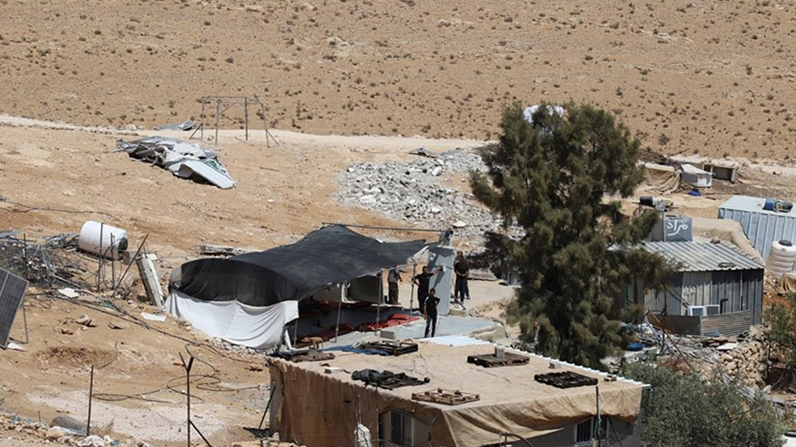 Les Israéliens, qui ont saisi le territoire palestinien, ont mené une attaque armée sur deux villages palestiniens