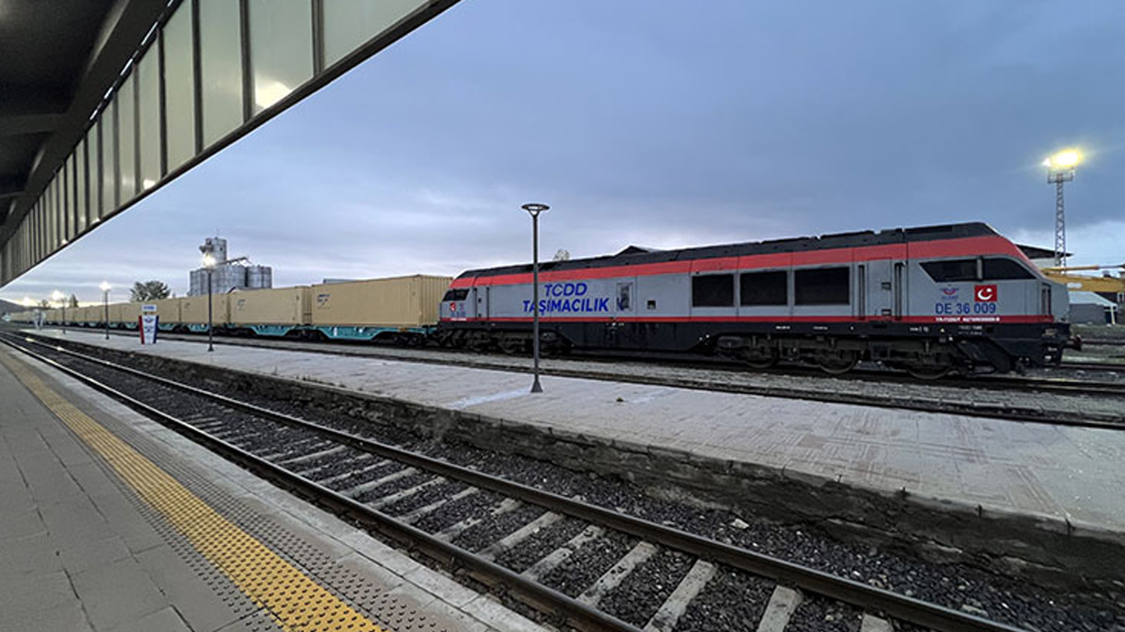 Ligne de chemin de fer Baku-Tbilisi-Kars 250 mille tonnes de charge ont été transportées dans 7 mois