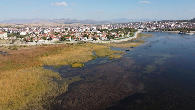 La sécheresse se transforme en catastrophe? Rangée dans les lacs après les barrages - Image: 2