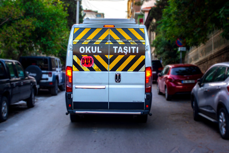 Ceux qui ne sont pas brûlés! Avertissement de limite de vitesse dans les services scolaires - Image: 2