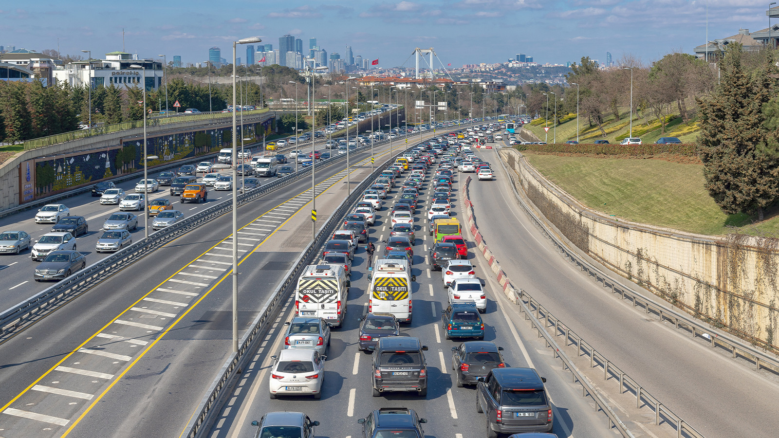 Ceux qui ne sont pas brûlés! Avertissement de limite de vitesse dans les services scolaires