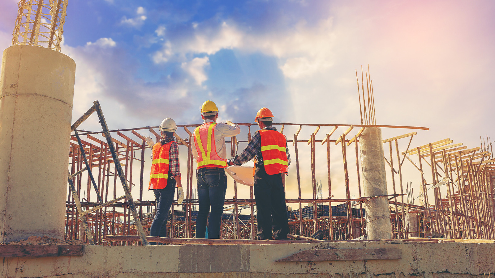 6 mille personnes obtiennent leur diplôme chaque année! Discussion de la nomination aux architectes