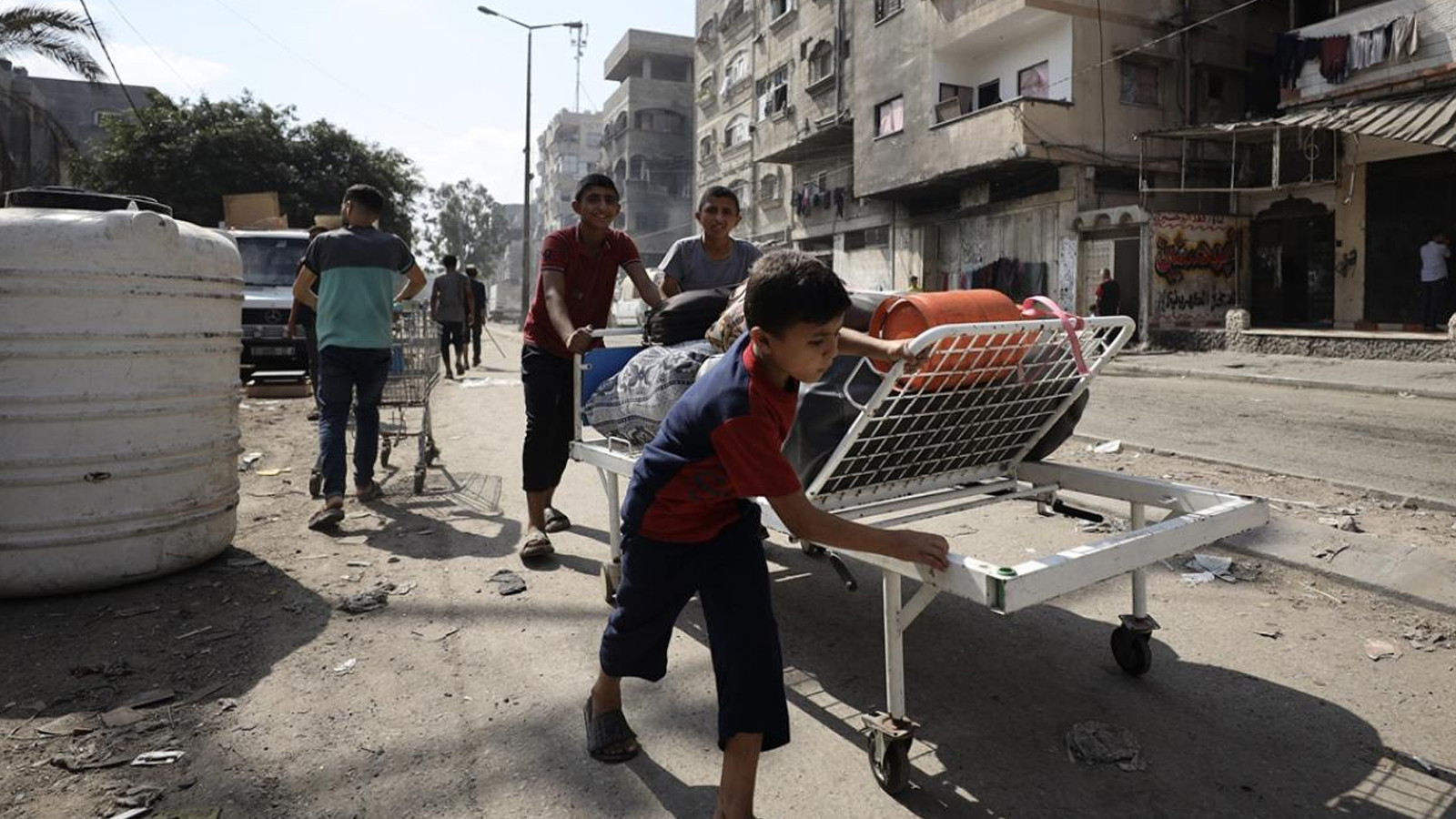 À la suite des attaques d'Israël, 6 000 Palestiniens sont restés sans abri en une journée