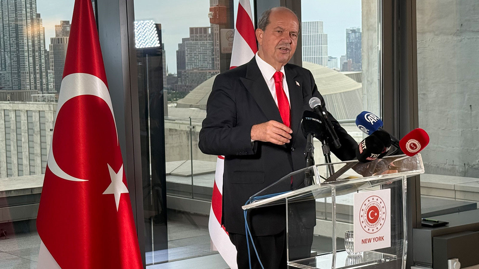 Président du TRNC Tatar Réaction à la partie grecque: ils disent qu'ils veulent la paix, mais ils sont constamment armés