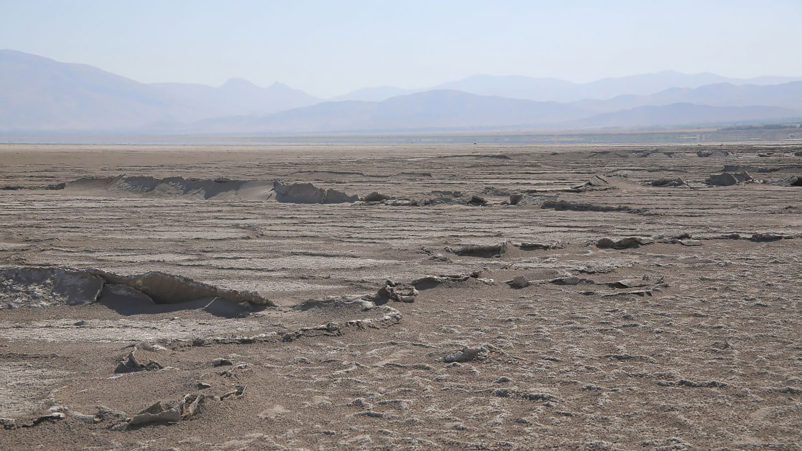 Grosse crise de l'eau en Iran ! Le lac d'Ourmia s'est transformé en désert