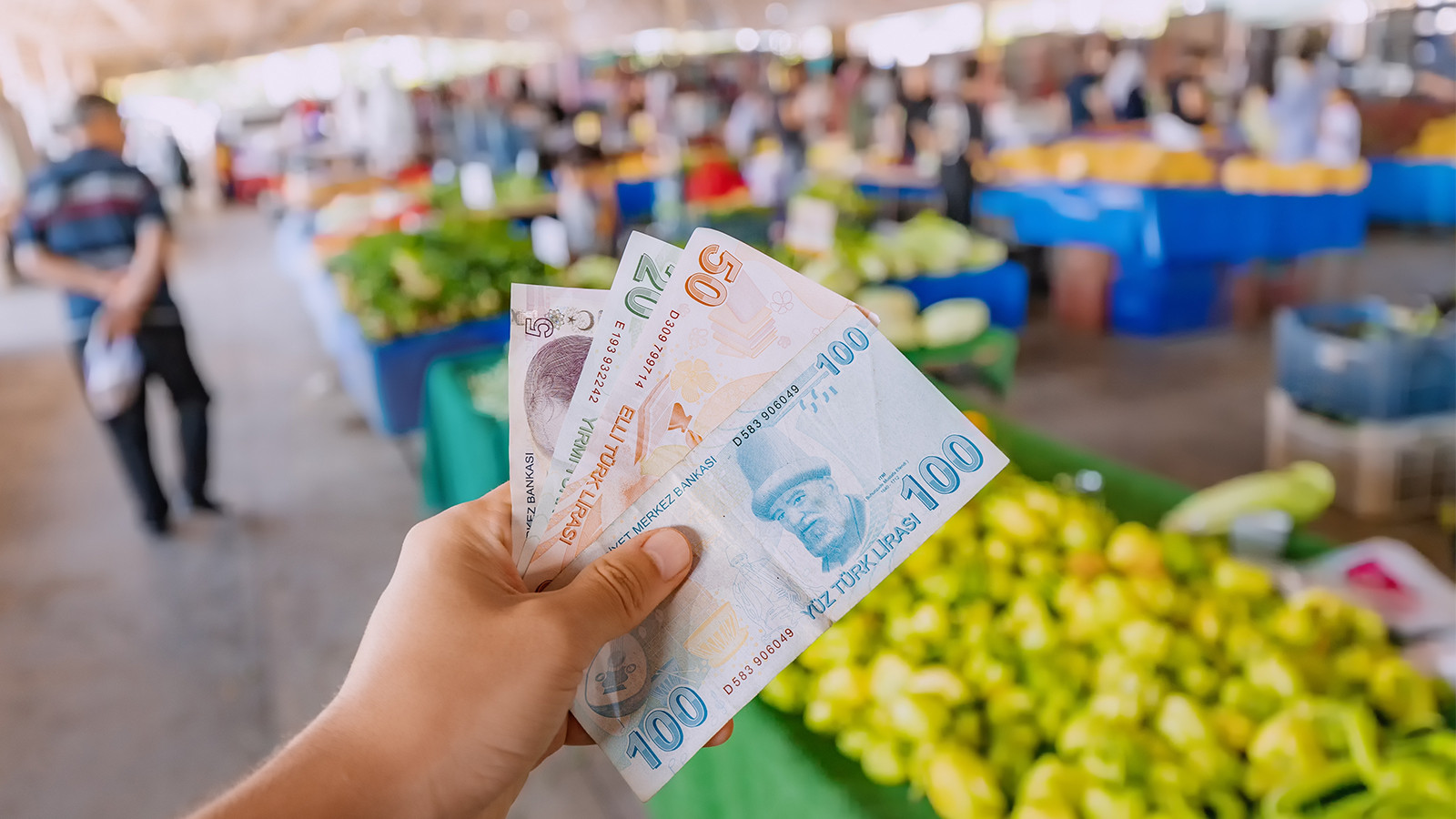 Les salaires diminuent et les coûts augmentent