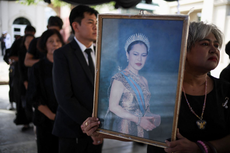 L'époustouflante collection de bijoux de la reine de Thaïlande qui a rendu son dernier soupir - Photo : 3