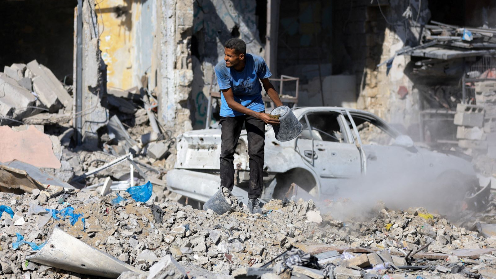 Des centaines de corps sortent des décombres à Gaza