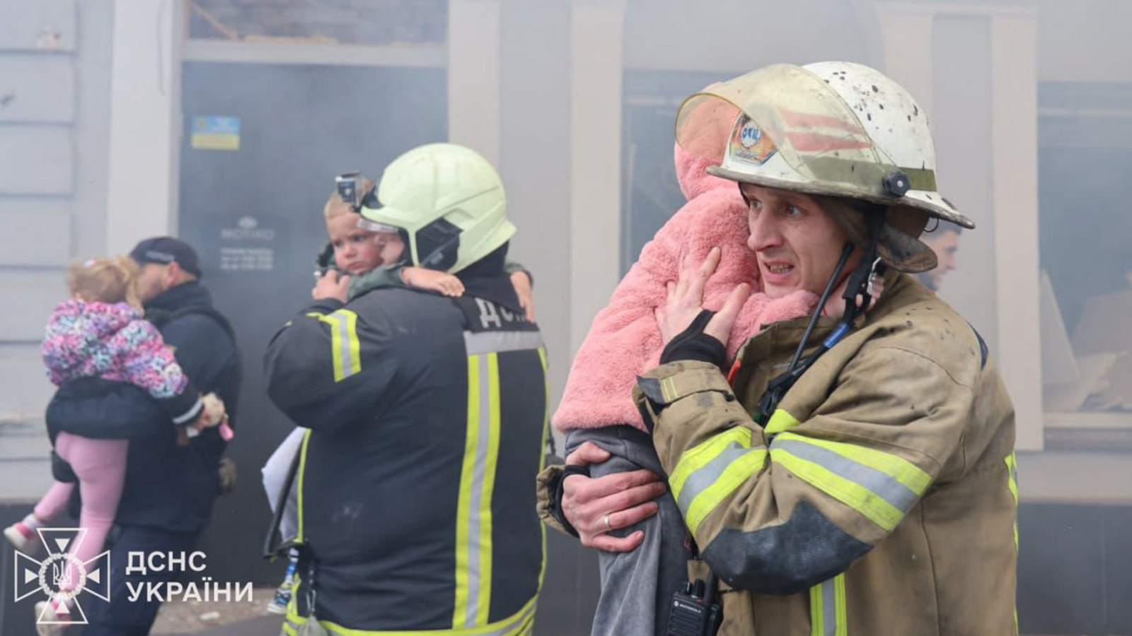 La Russie a frappé des bâtiments à Kiev et un jardin d'enfants à Kharkiv