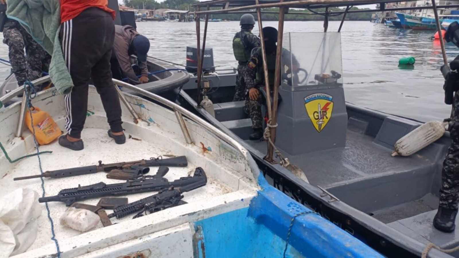 Opération à couper le souffle au large des îles Galapagos