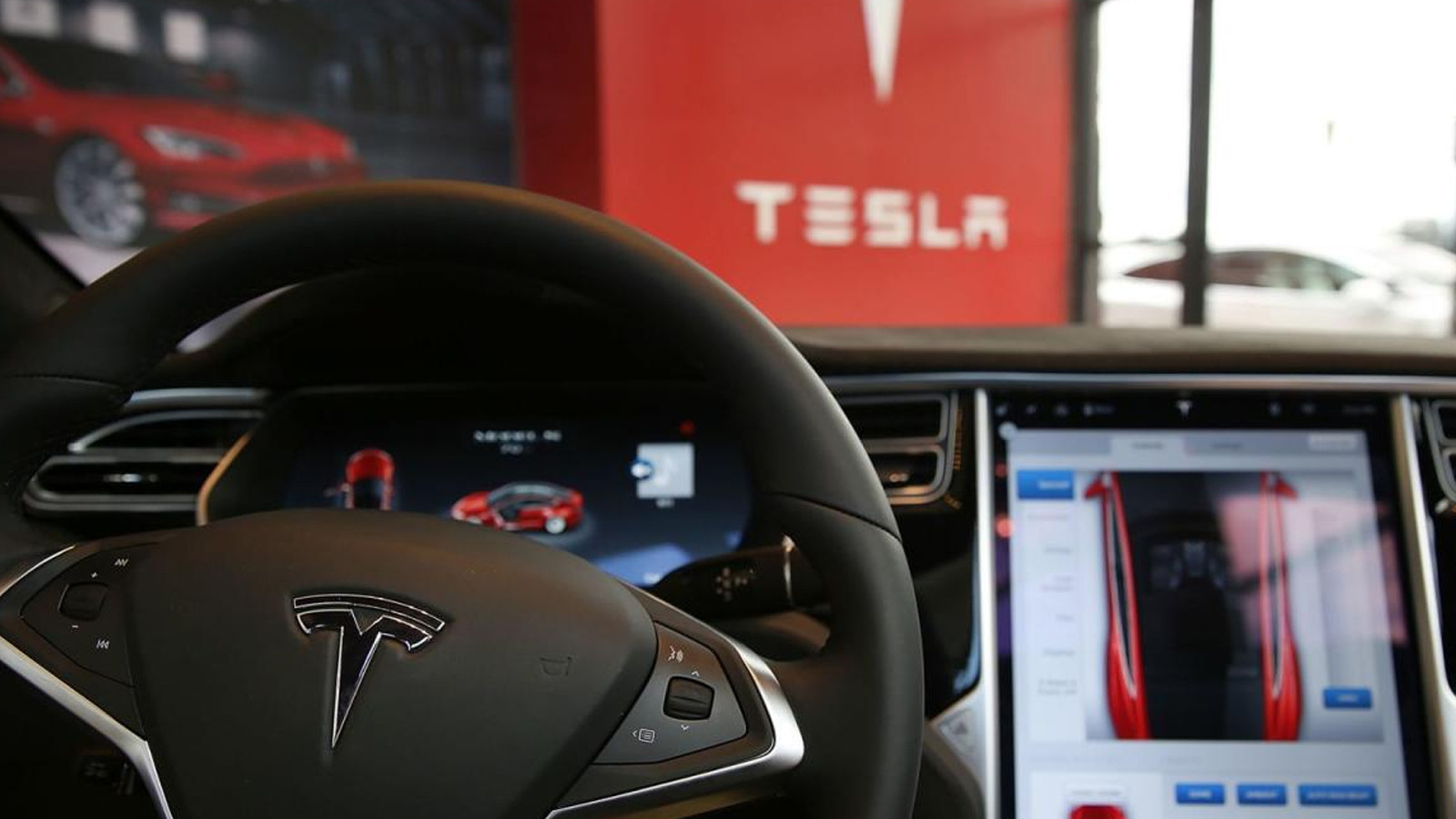 Tesla rappelle environ 13 000 véhicules