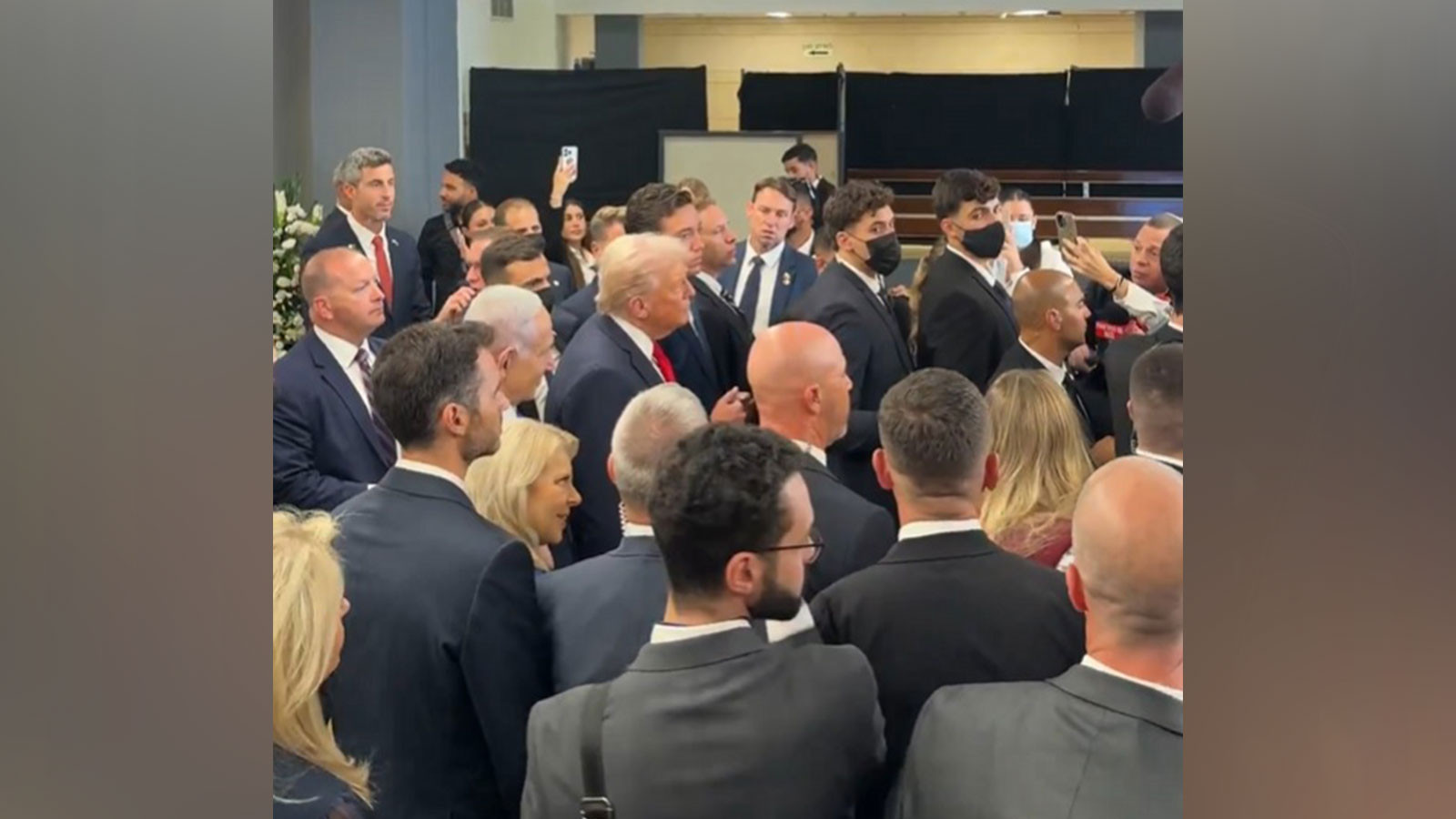 Trump, aux côtés de Netanyahu, a déclaré : « La guerre à Gaza est terminée »