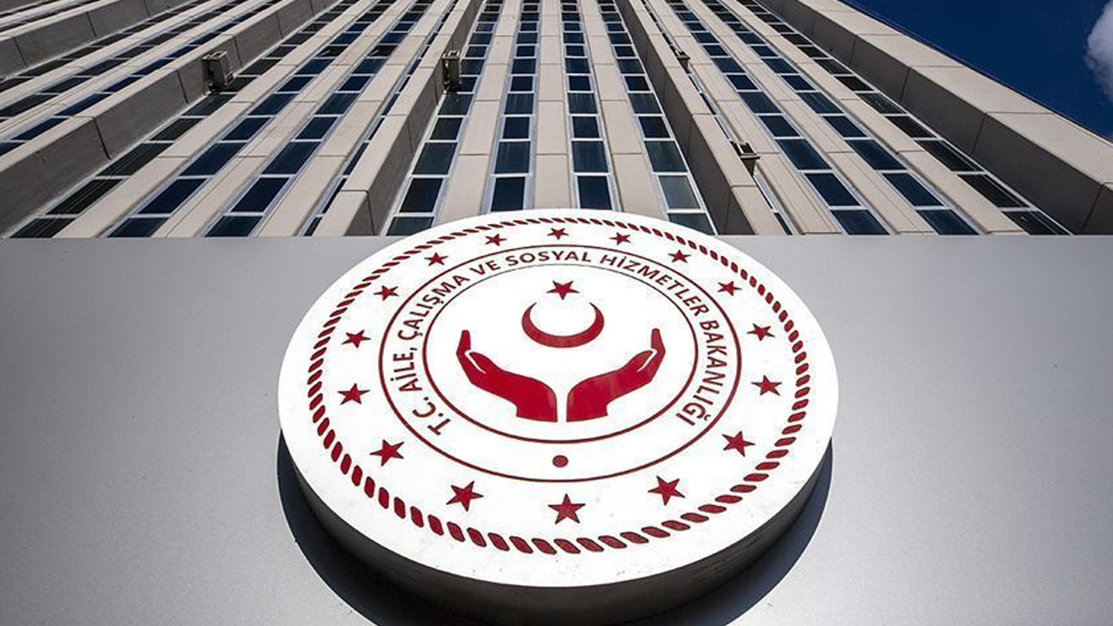 A aidé 1,2 million de citoyens à trouver un emploi en 7 mois