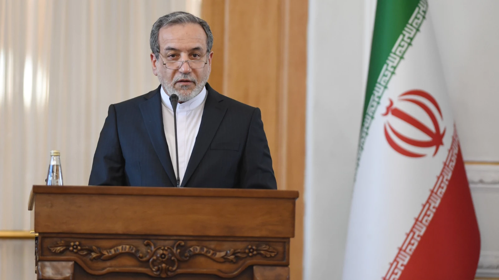 Arakchi appelle le Royaume-Uni à ne pas s'immiscer dans les affaires intérieures de l'Iran