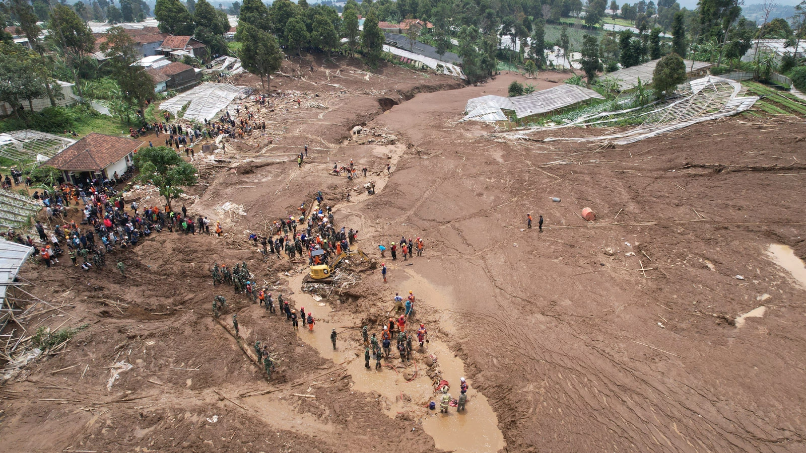 Catastrophe de glissement de terrain en Indonésie : le bilan s'alourdit à 11 morts
