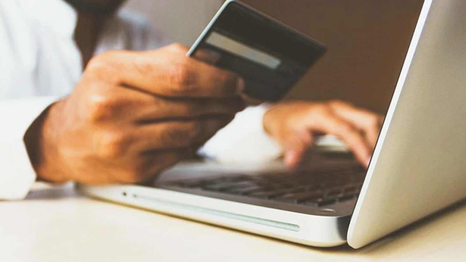 Les paiements par carte ont atteint 2,51 billions de lires en décembre