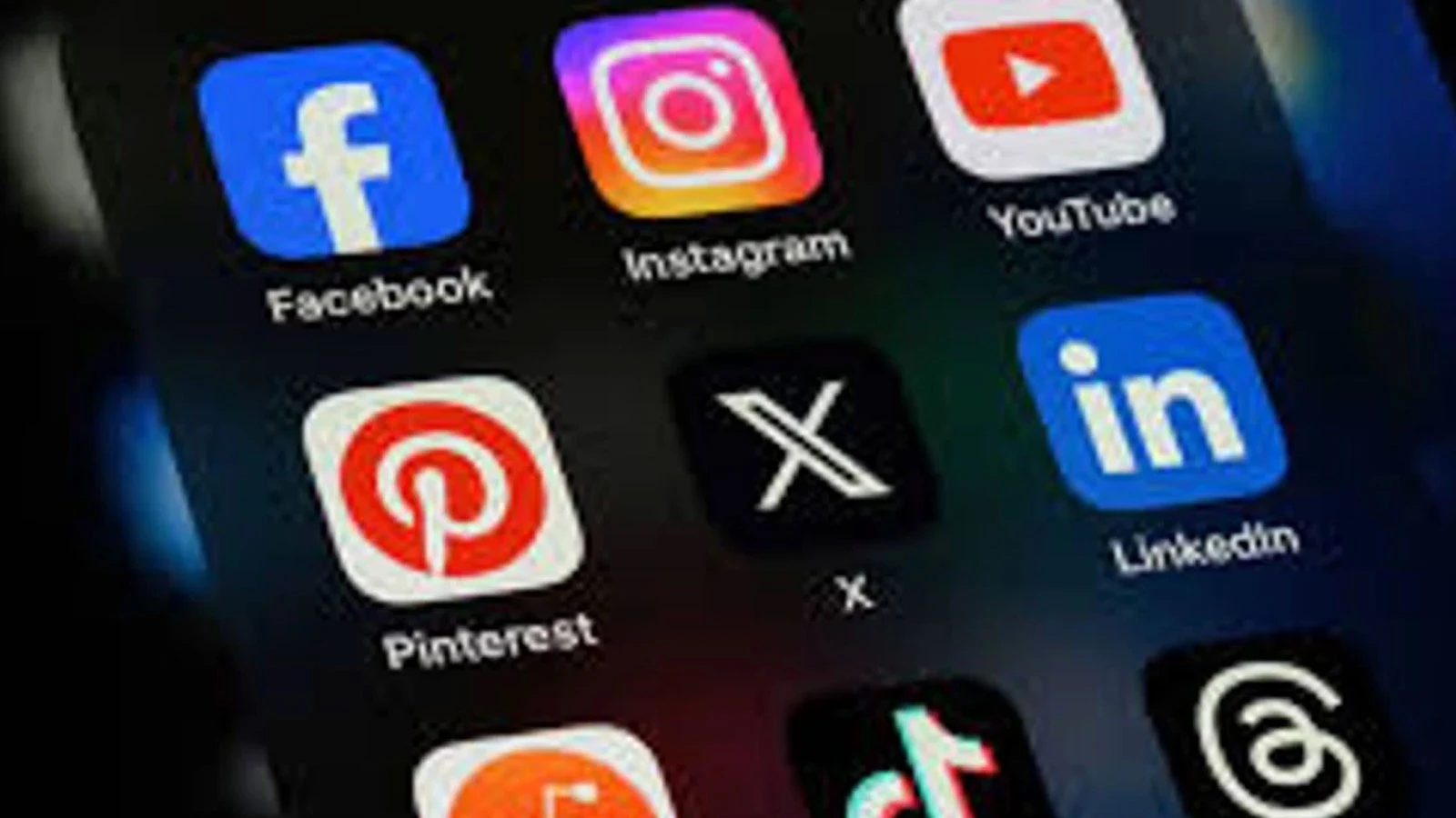 Accès aux réseaux sociaux bloqué jusqu'à nouvel ordre