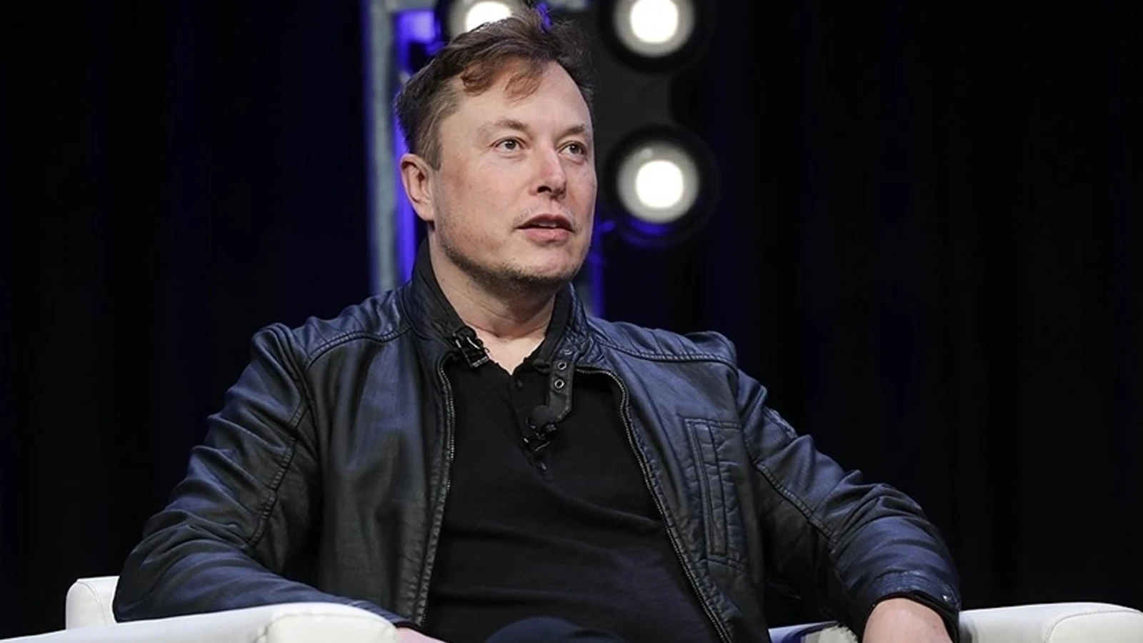 Elon Musk est devenu la première personne dont la fortune dépasse les 800 milliards de dollars