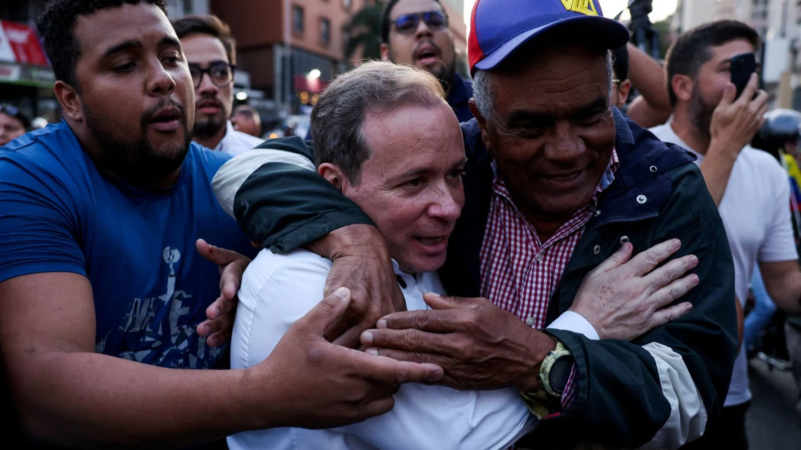 Faux printemps au Venezuela : le chef de l’opposition enlevé 2 heures après sa libération