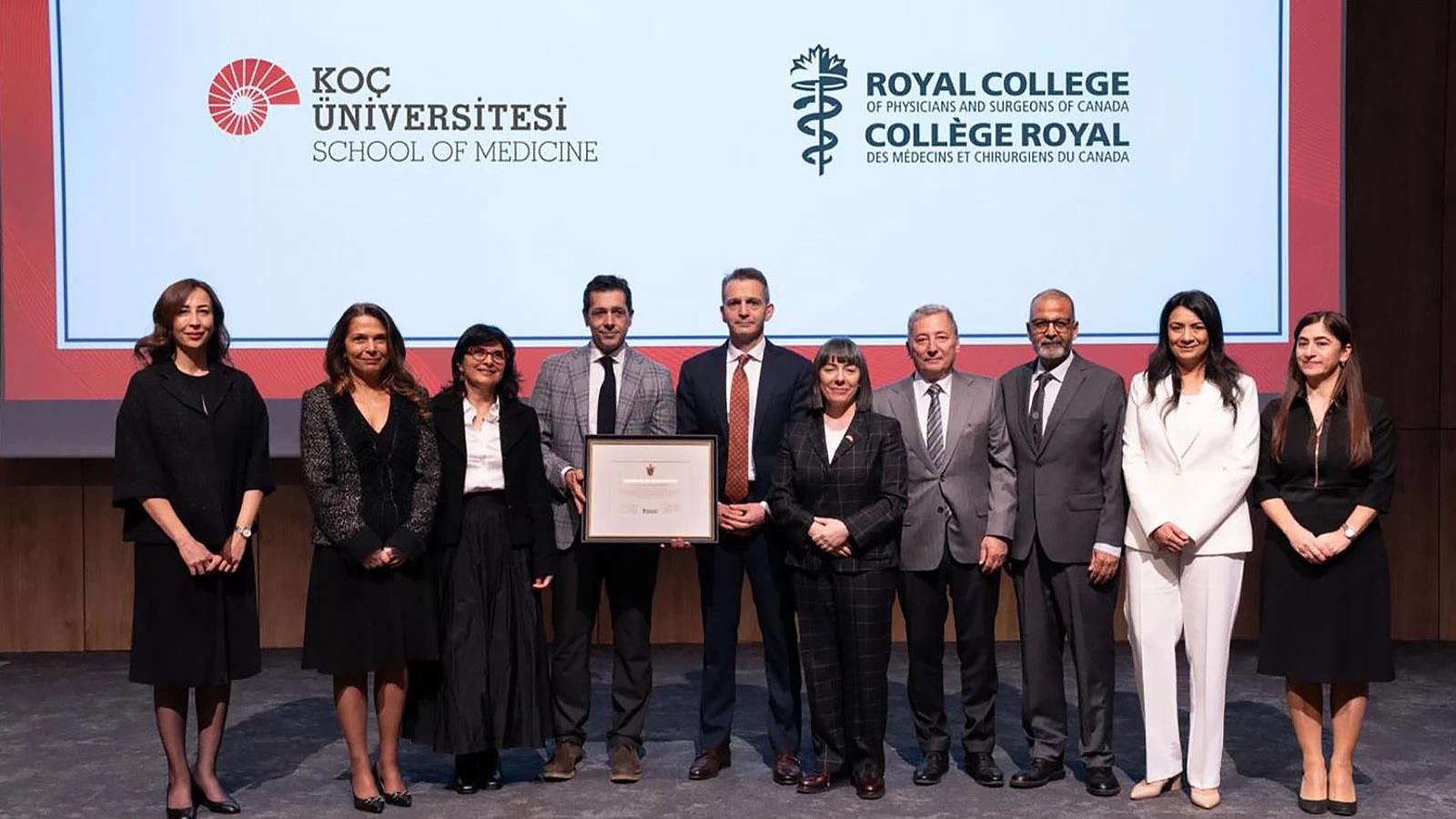 La faculté de médecine de l'Université Koç reçoit l'accréditation du Collège royal du Canada