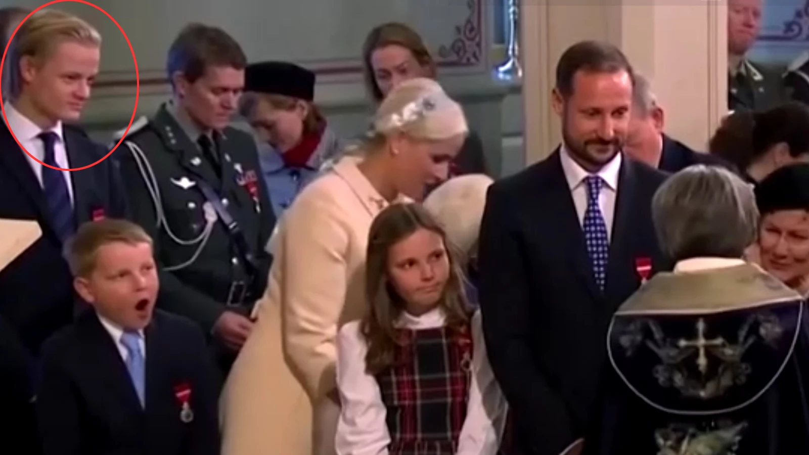 Le fils de la princesse héritière devant le juge : Agressions sexuelles, coups et blessures et drogue...