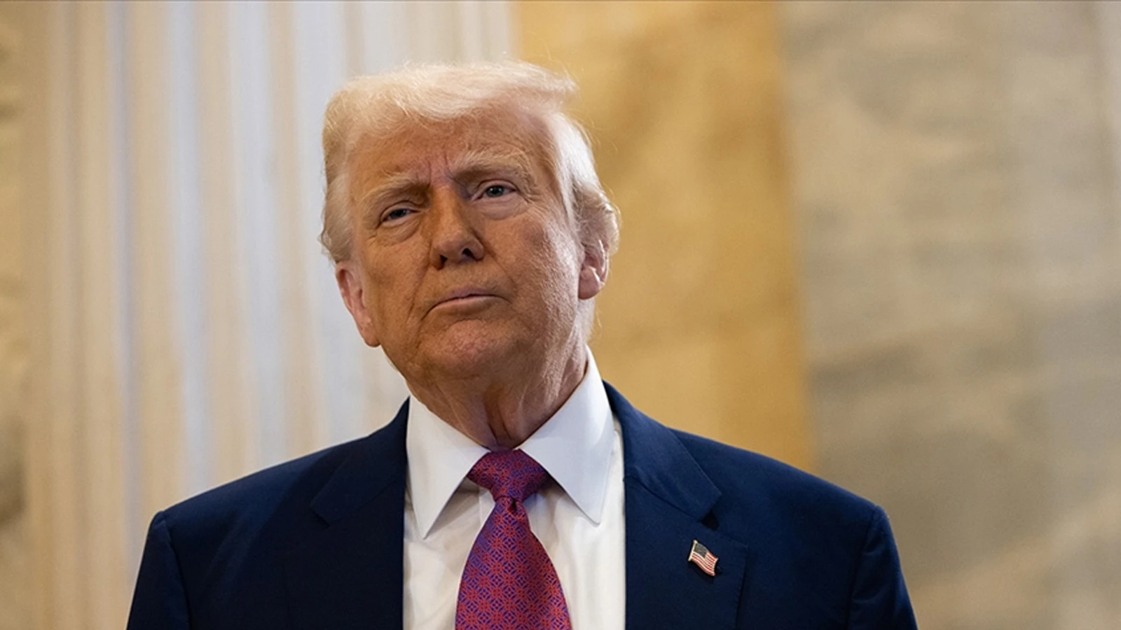 Le président américain Trump décide d'envoyer un navire-hôpital au « Groenland »