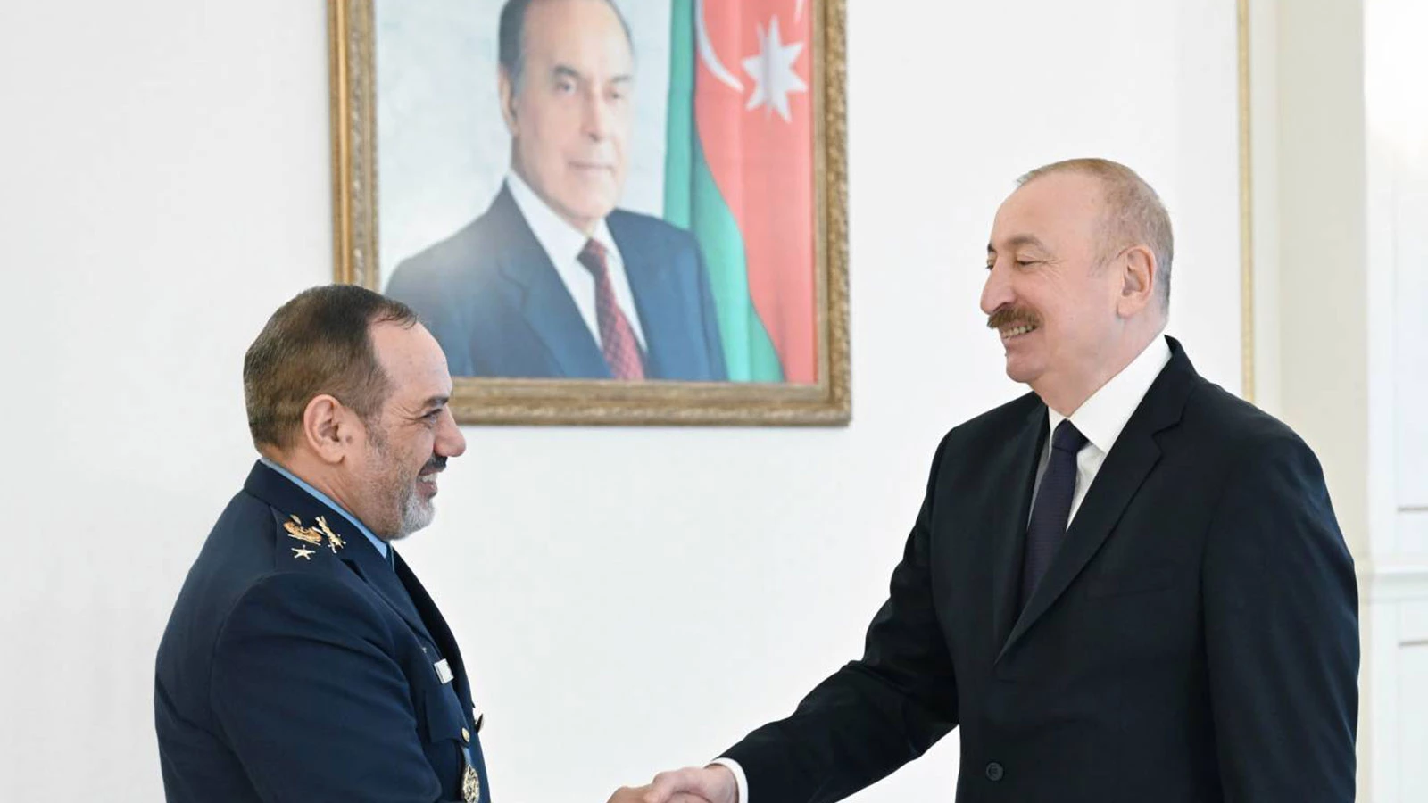 Le président azerbaïdjanais Aliyev a reçu le ministre iranien de la Défense, Nasserzade