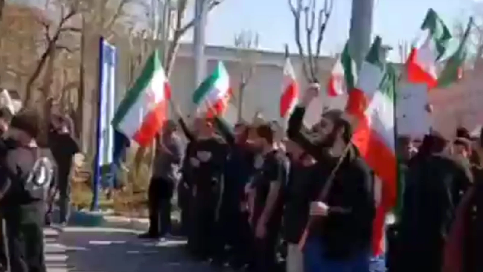 Les protestations ont repris en Iran ! Les universités sont confuses