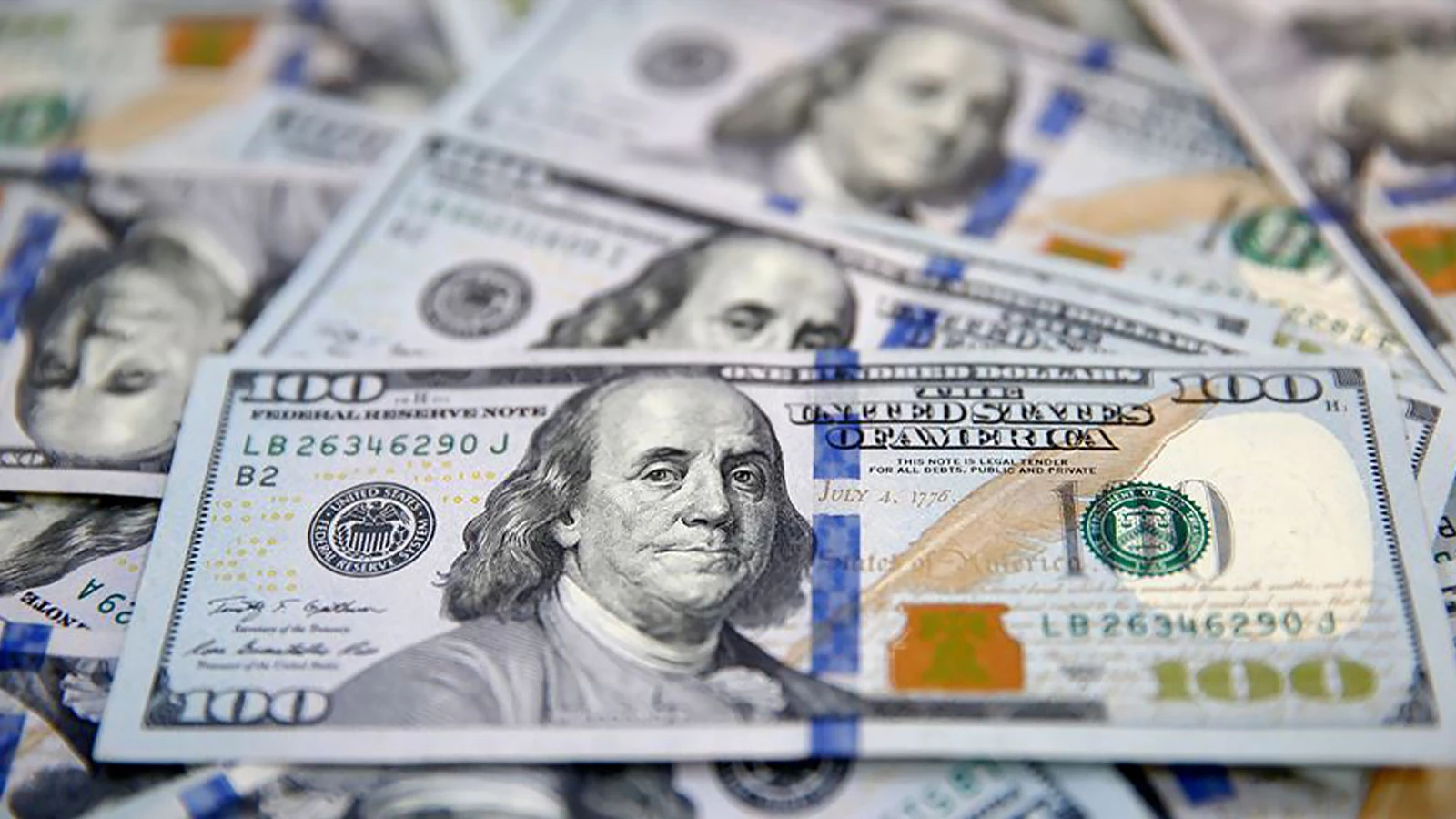 La pression sur les taux de change se renforce, le marché est dans le triangle or, dollar, guerre