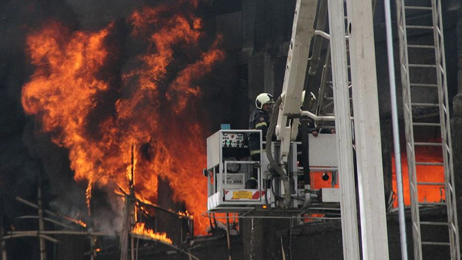 Catastrophe d'incendie dans la capitale du pays : de nombreux morts
