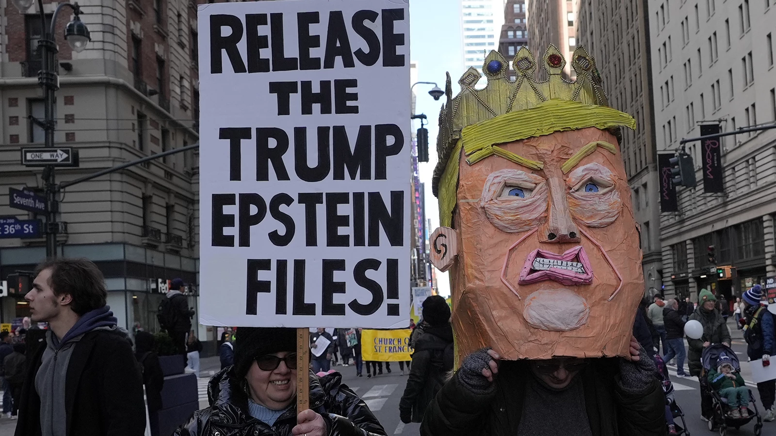 Des millions de personnes se sont rassemblées sur les places : Non aux rois !