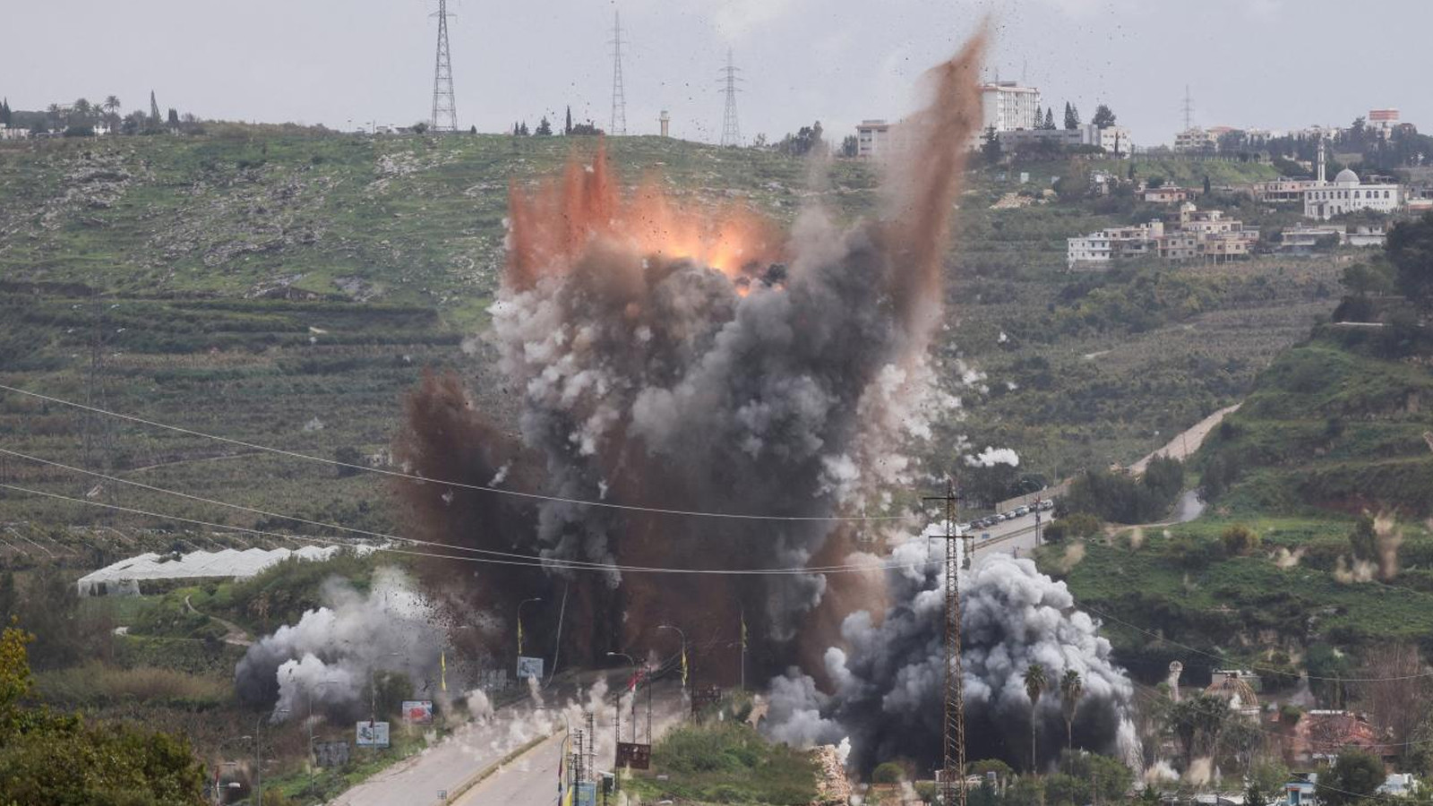Israël a bombardé le pont de Qassimiya au sud du Liban