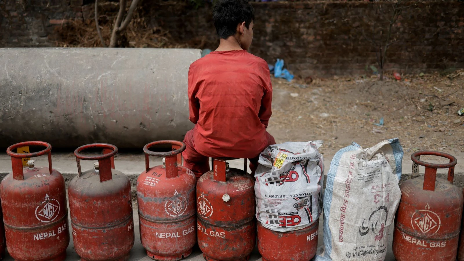 La guerre iranienne a frappé le plus durement ce pays, à 3 mille kilomètres de là : quatre chocs simultanés !