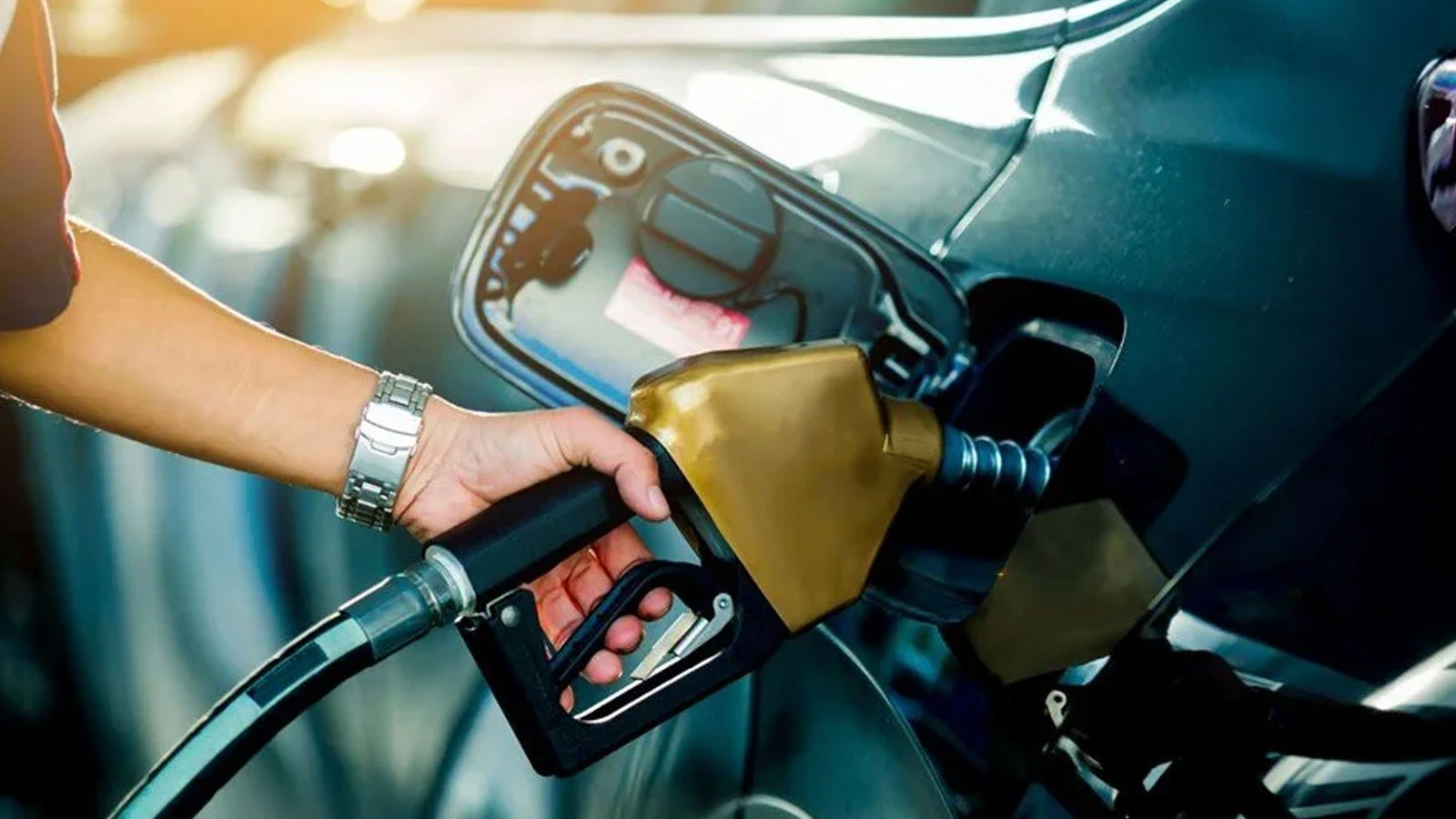 Une énorme augmentation des prix du carburant est en route ! Cette fois, ça battra le record