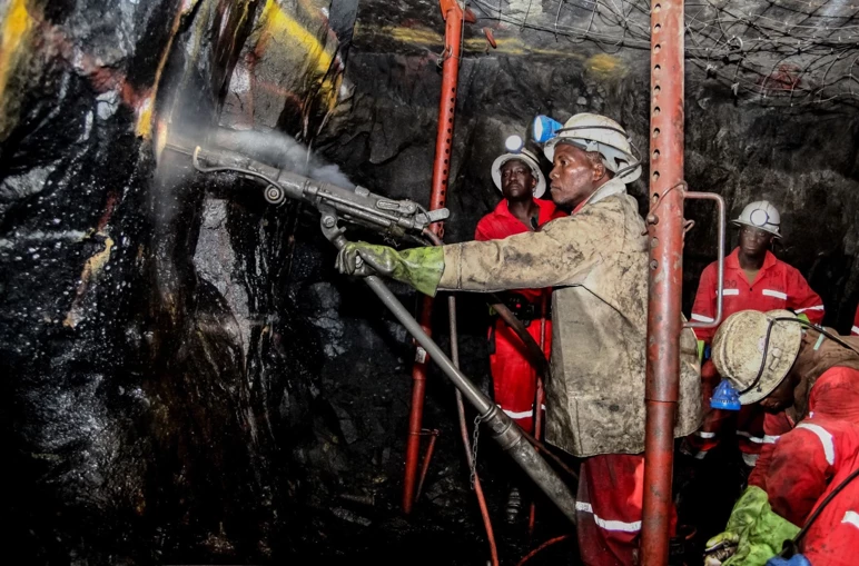 Couverture pour l’exploitation de l’Afrique, aide sanitaire en échange de minerais - Photo : 2