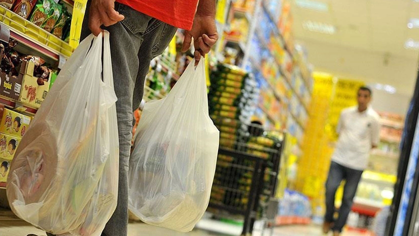 Le déficit du compte courant, l'industrie, le risque de crédit et la ligne de pression dans l'économie se creusent