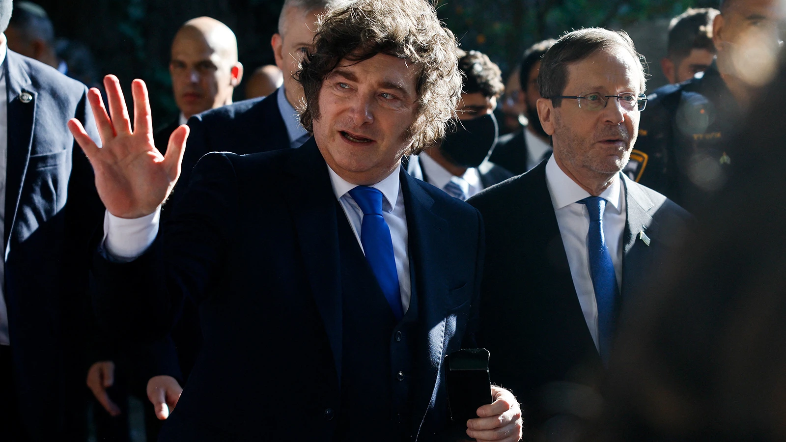 Alors que la crise s'aggrave en Argentine, le président chante en Israël