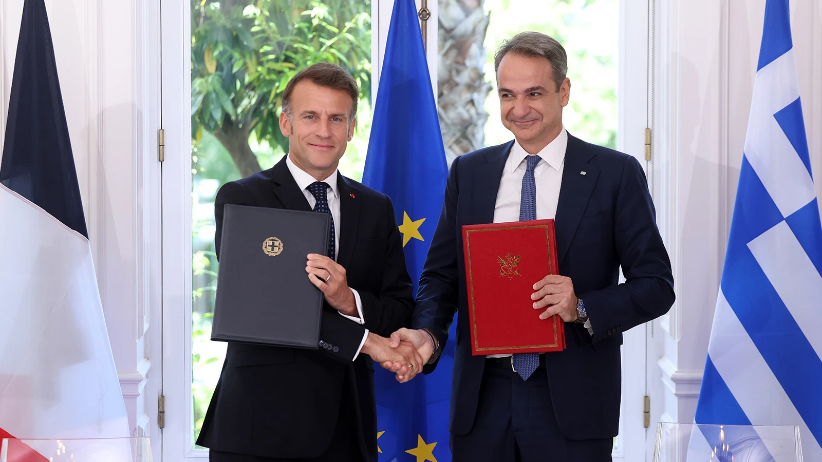 Critique de Macron en Grèce !