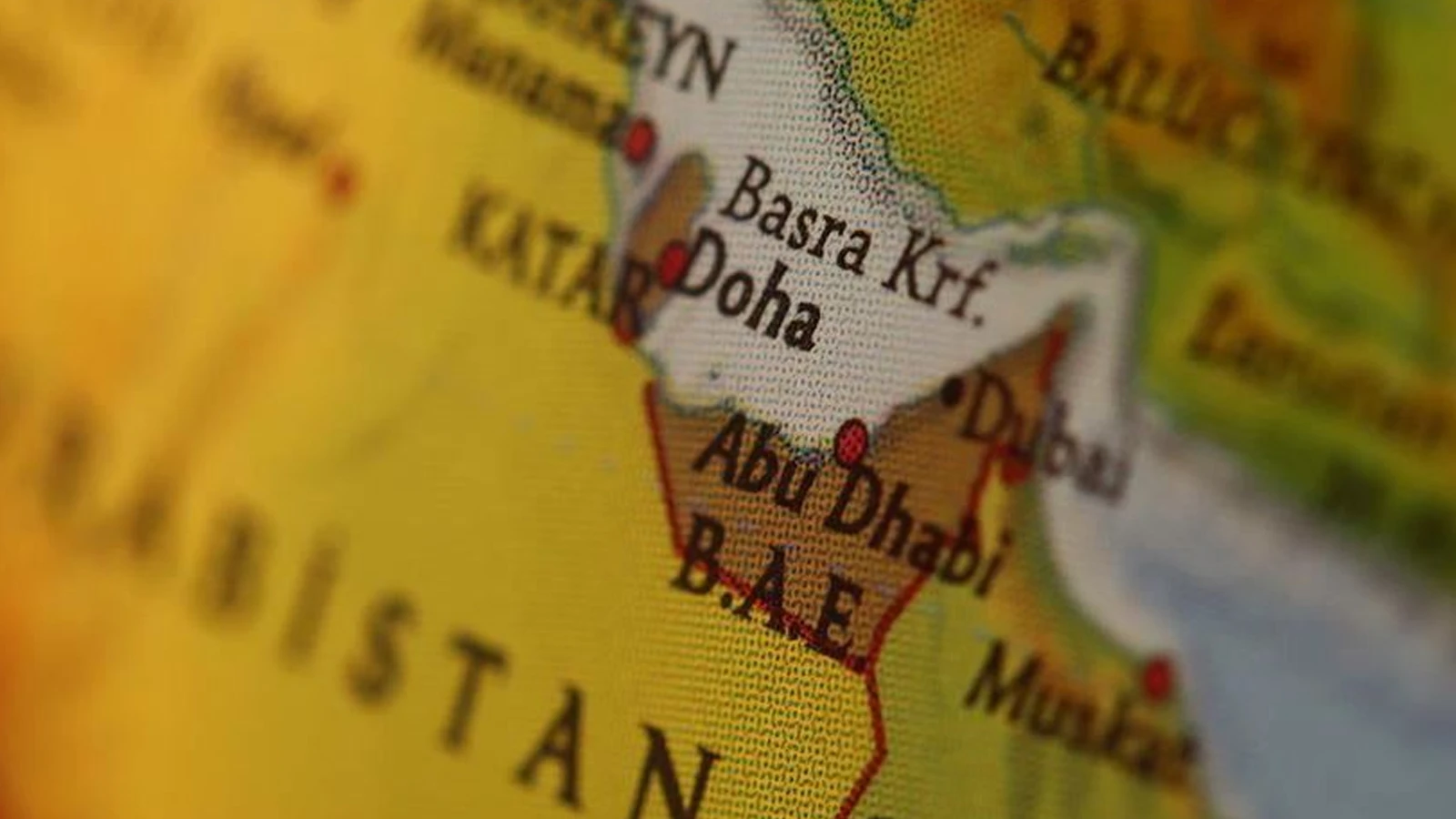 Des parties de l'objet bloquées par le système de défense aérienne ont frappé un bâtiment aux Émirats arabes unis