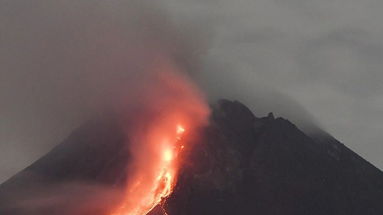 Éruption des volcans Taal et Kanlaon aux Philippines